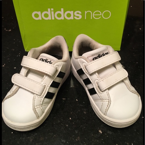Adidas toddler baseline Velcro sneakers - Picture 1 of 4